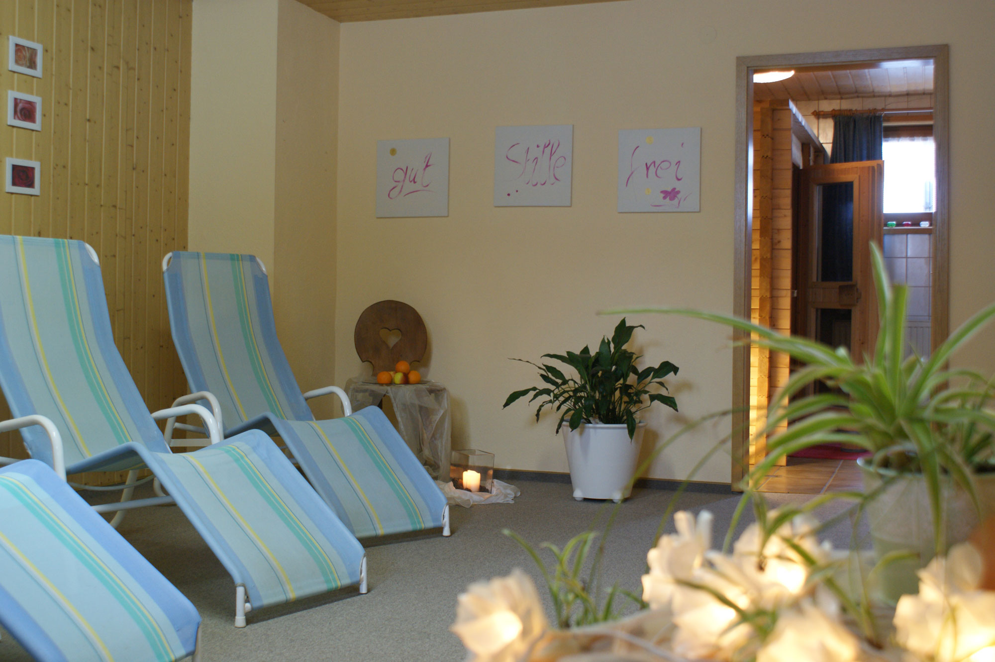 Bio- und Finnische Sauna mit Entspannungsmusik